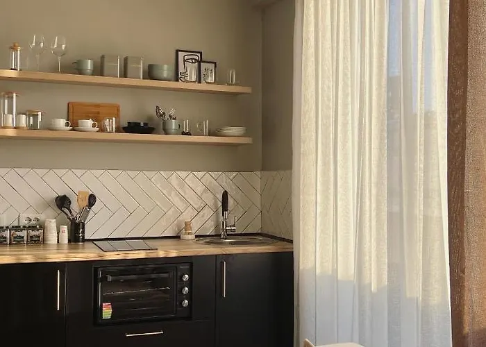 Square Modern Center *