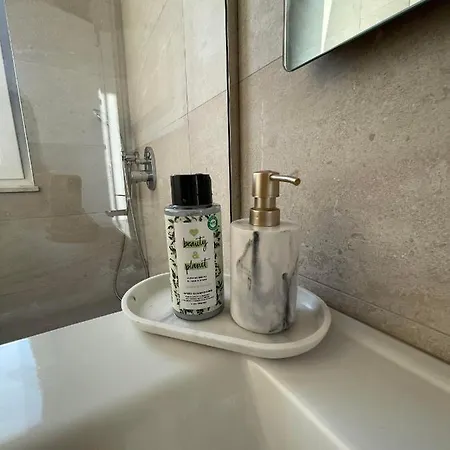 Square Modern Center Appartement