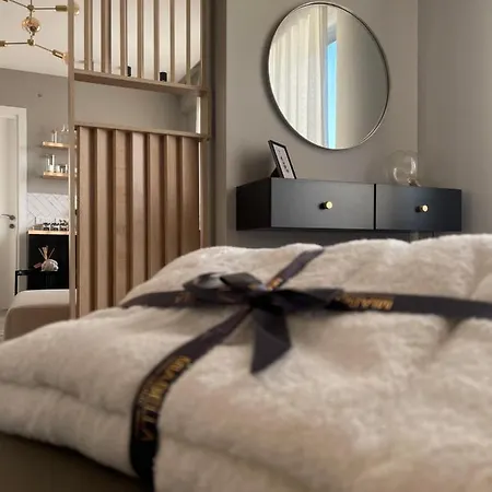 Square Modern Center Apartment