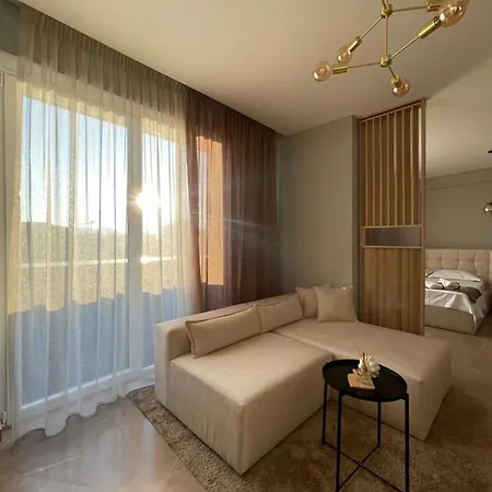 Square Modern Center