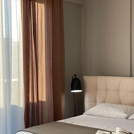 Square Modern Center Apartamento Tirana