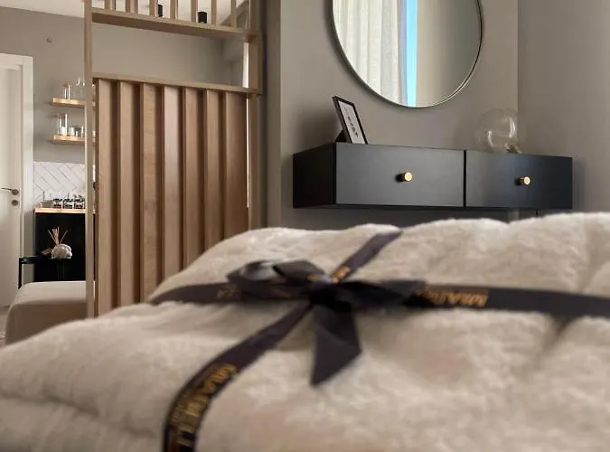 Square Modern Center Apartment