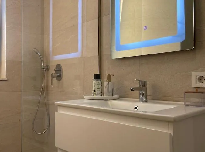 Square Modern Center Apartment *